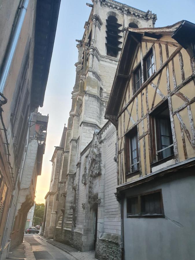 Le Logis Du Clocher Troyes Eksteriør billede