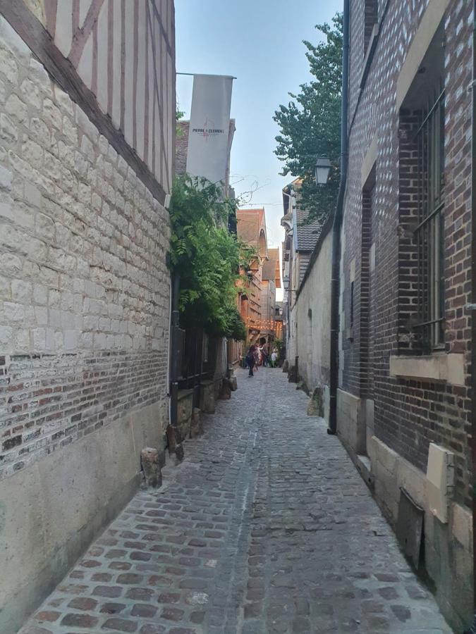 Le Logis Du Clocher Troyes Eksteriør billede