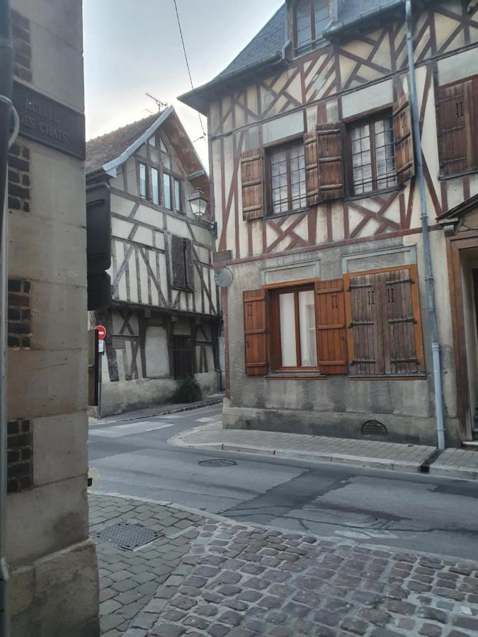 Le Logis Du Clocher Troyes Eksteriør billede