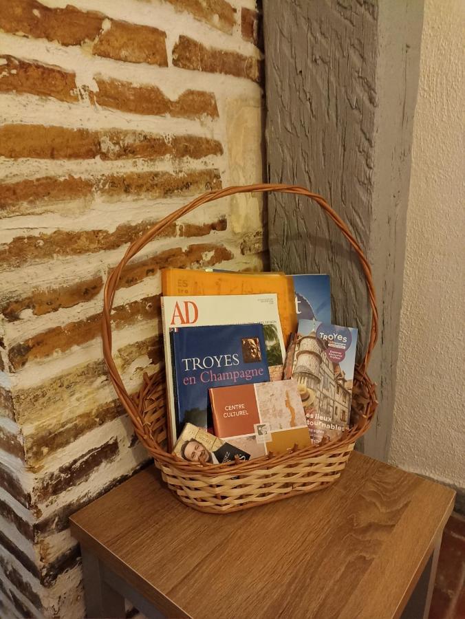 Le Logis Du Clocher Troyes Eksteriør billede