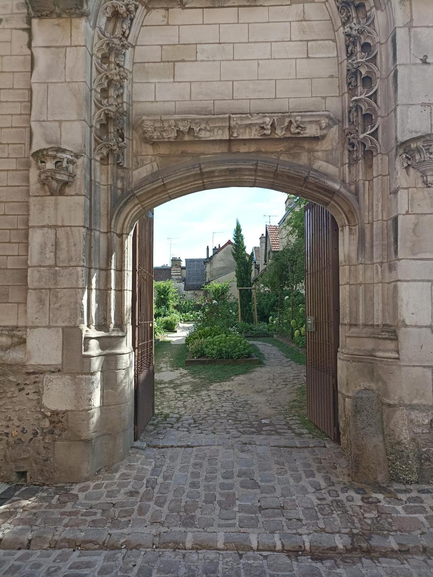 Le Logis Du Clocher Troyes Værelse billede